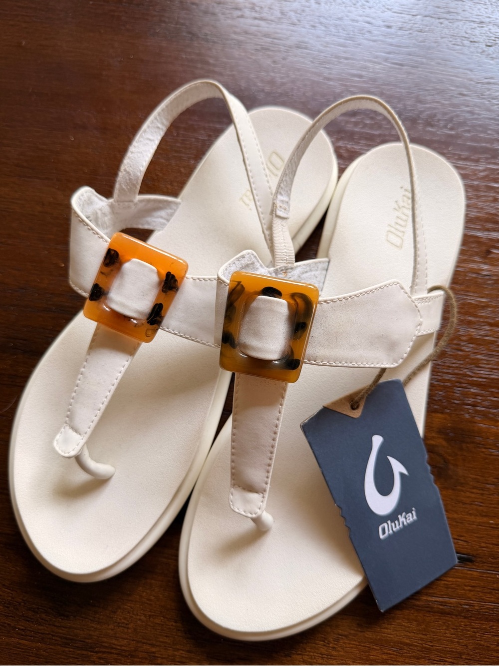NWT Olukai Women’s White T-Strap Sandals with Tortoiseshell Buckle